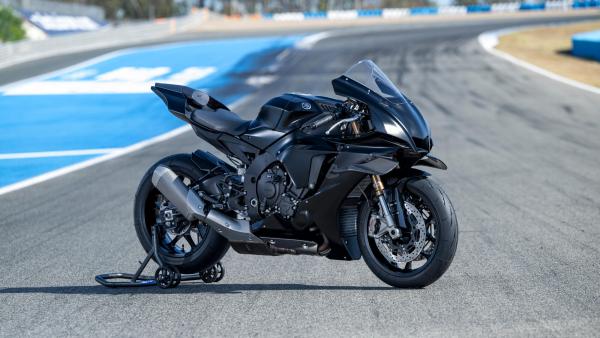 The Yamaha R1 Race