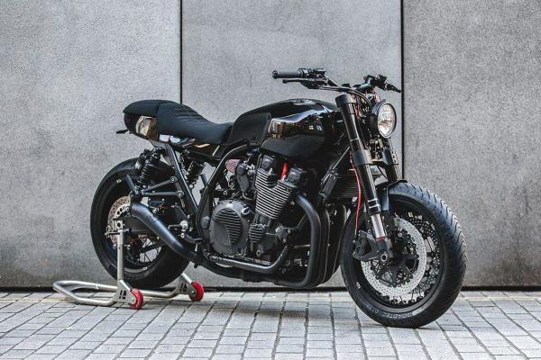 A Yamaha XJR1300 created by Debolex