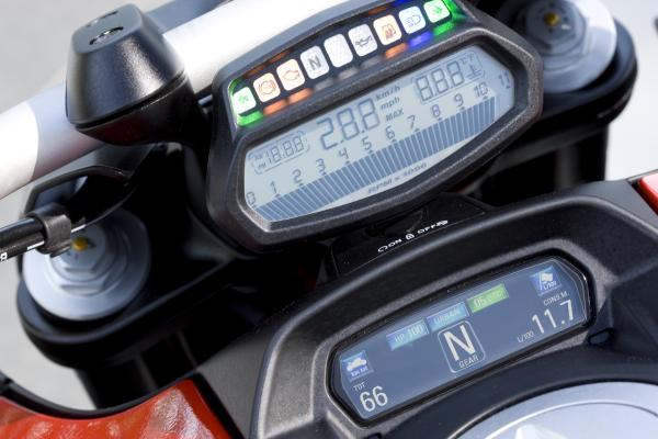 2011 Ducati Diavel cockpit