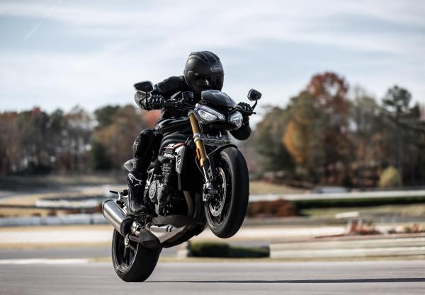 Triumph Speed Triple 1200 RS - on track