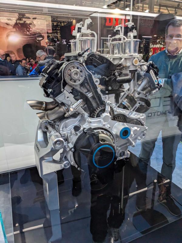 CFMoto V4 engine