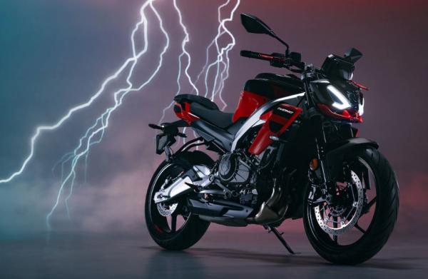 Aprilia Tuono 457 dark shot