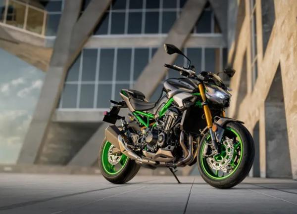 New 2025 Kawasaki Z900 SE