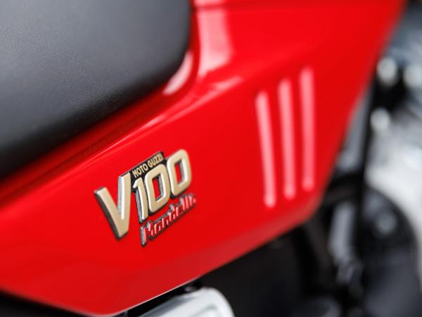 V100 Mandello badge