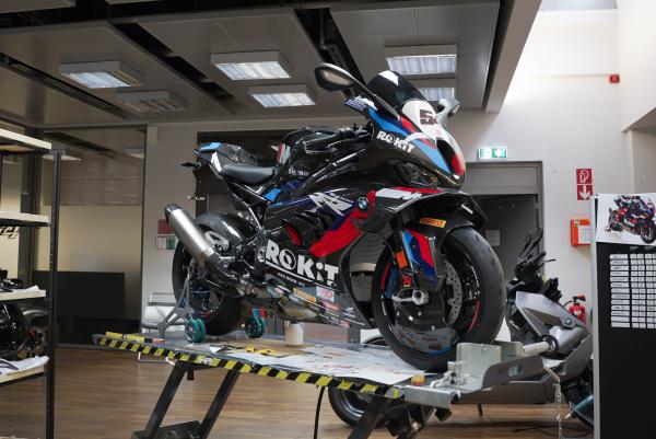 Toprak Razgatlioglu M1000 RR WSBK Champion edition