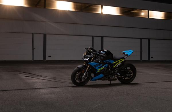 BMW S1000 R dark shot