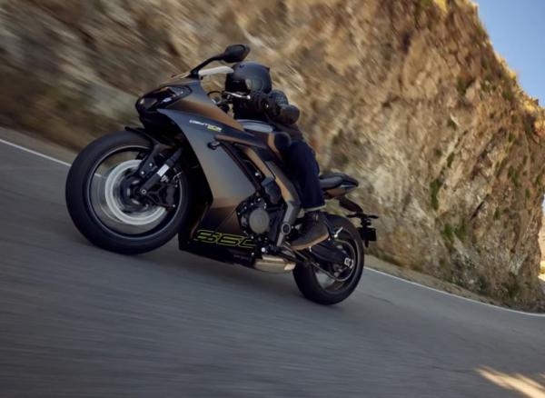 Triumph Daytona 660 in action