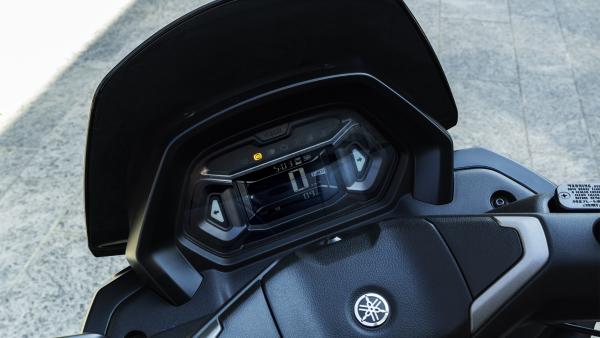 Yamaha NMAX 125 - cockpit