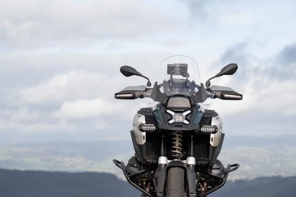 the 2025 BMW R1300 GS Adventure fitted with the ASA system