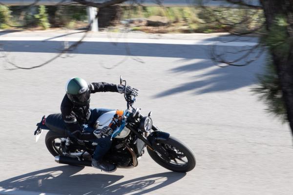 Cornering on the Speed Twin 900