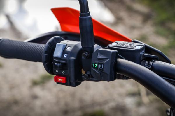 KTM 690 SMC R - right-hand switch cube