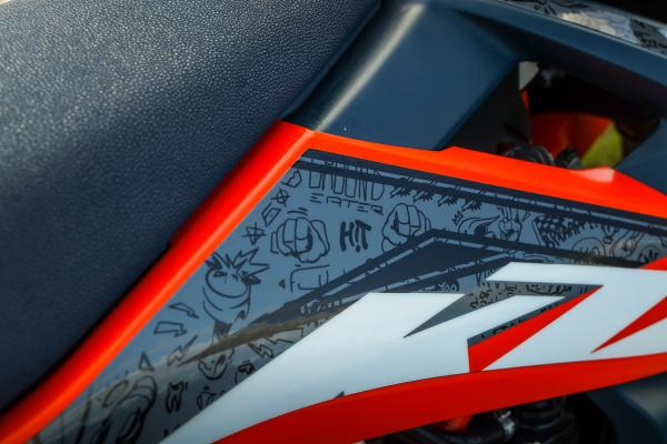 KTM 690 SMC R - fairing detail