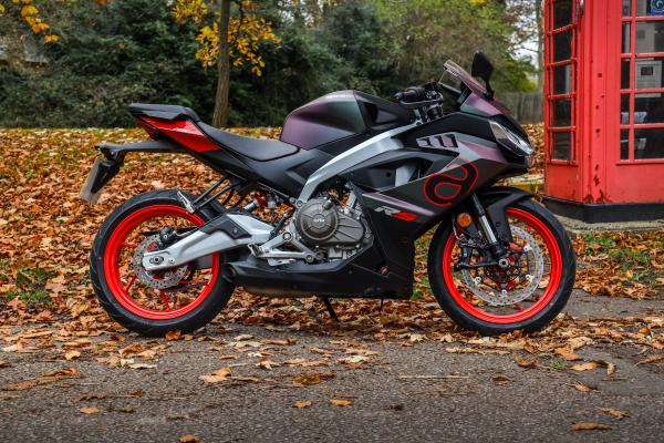 Aprilia RS457 - side