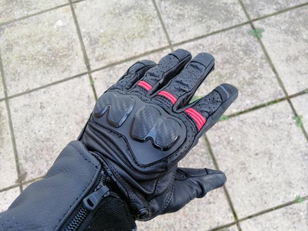 Rekurv gloves knuckle protection