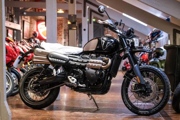 James Bond Triumph Scrambler 1200