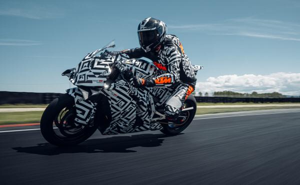 2025 KTM 990 RC