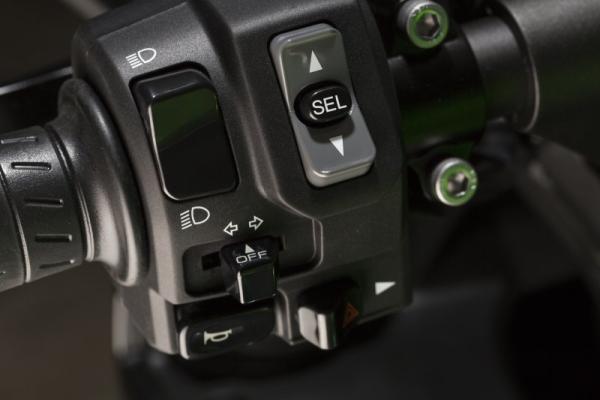 2017 Kawasaki Z1000SX controls