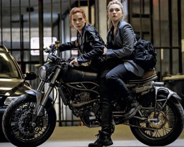 CCM Spitfire in Black Widow - Scarlett Johansson, Florence Pugh