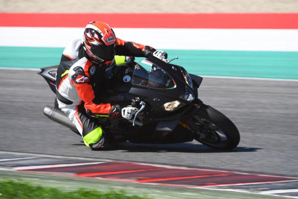 Aprilia RSV4 Factory