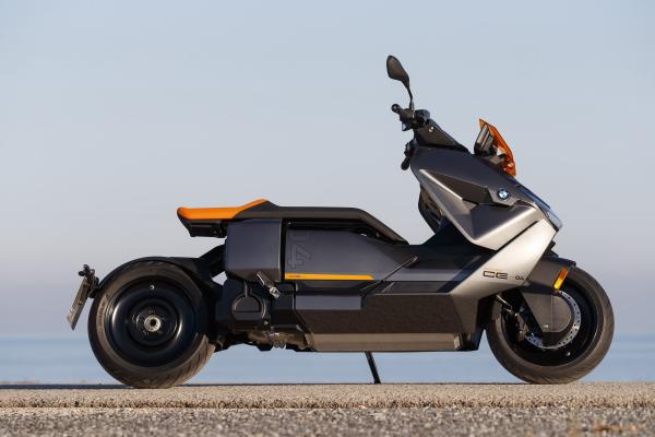 BMW CE 04 (2022) review | Ultimate luxury electric city scooter?