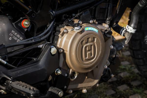 Husqvarna Svartpilen 401 - engine