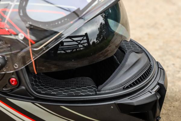 Shark Spartan GT Pro Carbon helmet - sun visor detail