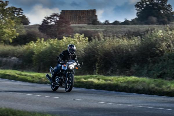 Royal Enfield Continental GT 650 - riding