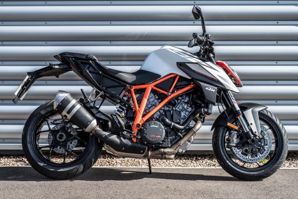 KTM 1290 Super Duke R (2019) Review