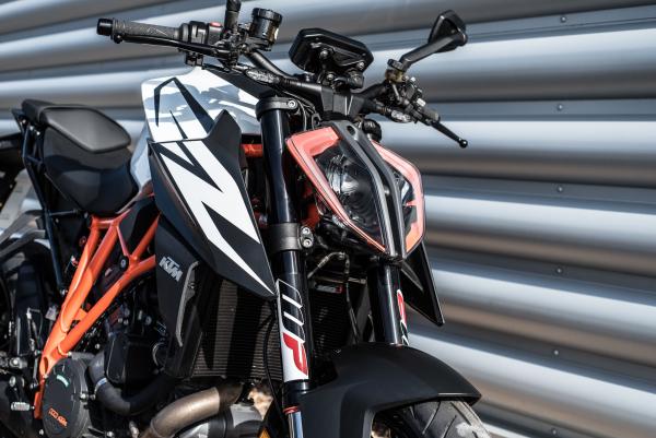 KTM 1290 Super Duke R (2019) Review