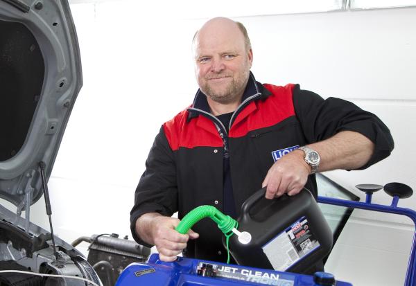 LIQUI MOLY Oil engineer Dietmar Schmid