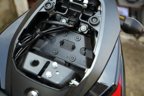 GSX-S750 Givi topbox fit 