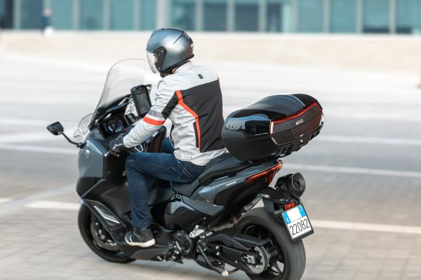 Givi Maxia 5 top box