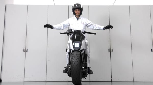 Honda reveals self-balancing bike