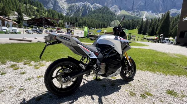 Energica Experia (2022) review | Touring on the new Experia