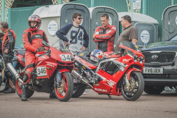 Kawasaki ZX-9R and Suzuki GSX-R1100 L