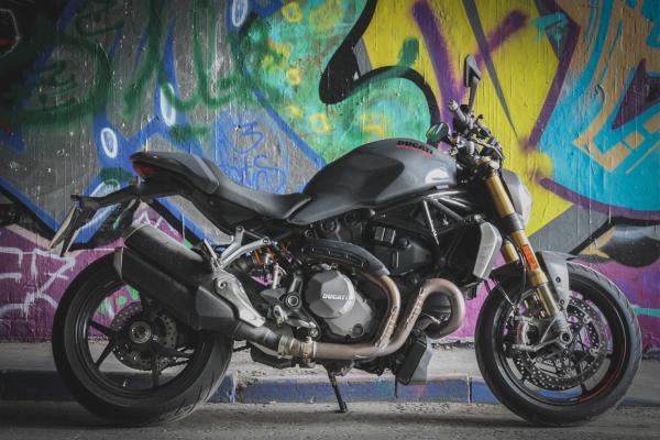 Ducati Monster 1200 S