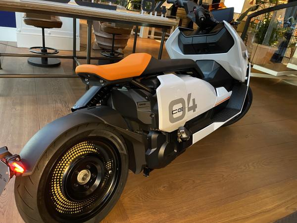 BMW CE 04 (2022) review | Ultimate luxury electric city scooter?