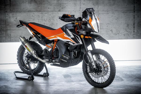 KTM 790 Duke and 790 Adventure R Prototype debut at Eicma