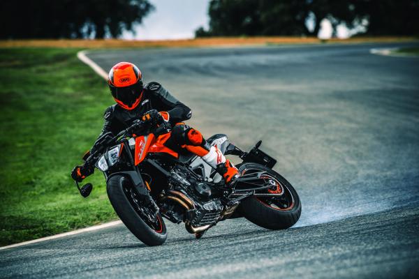 KTM 790 Duke and 790 Adventure R Prototype debut at Eicma