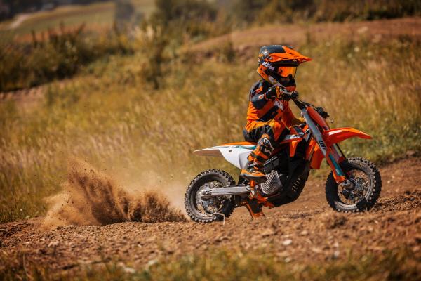 KTM SX-E 3 ridden on dirt track