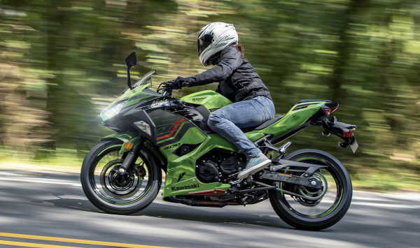 Kawasaki Ninja 400 2023.png