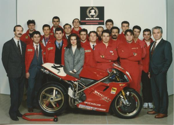 Massimo Tamburini with a 916 and Ducati employees