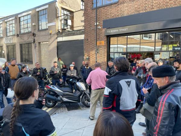 GMB official Steve Garelick speaks to SLM protesters in Hackney, 8 October.