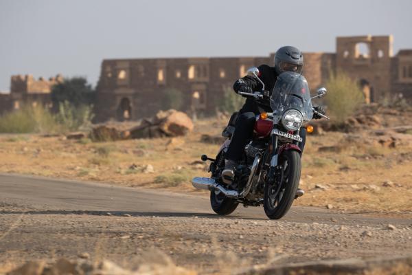 2023 Royal Enfield Super Meteor 650 Review - India launch and tour!