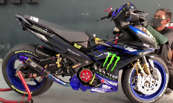 Yamaha Y15ZR scooter Valentino Rossi M1