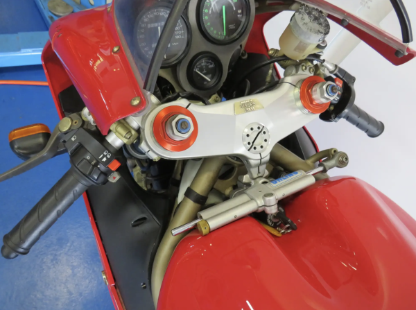 Ducati 916 SP - side