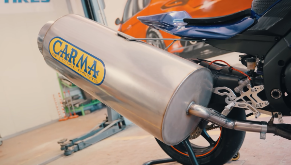 Yamaha R6 with "Carma Special Parts" exhaust. - Carmagheddon/YouTube