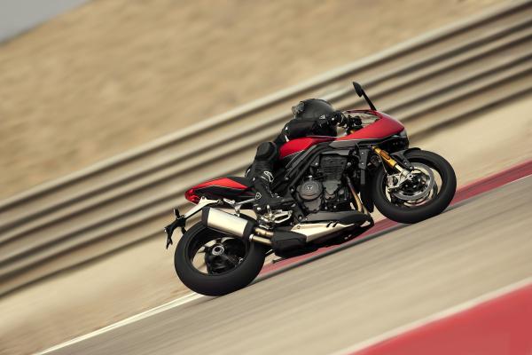 Speed Triple RR on the race track