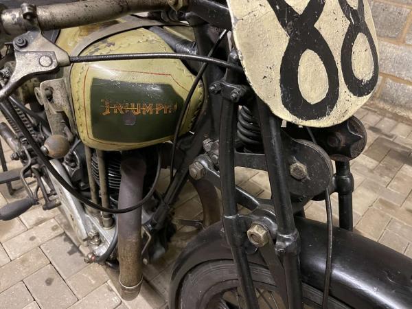 Triumph-Works-Isle-of-Man-TT-motorcycle