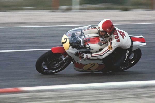 Giancomo Agostini riding a Yamaha 500cc GP bike